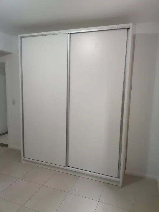 Roupeiro 2,00m de largura, com bordas engrossadas em 100% MDF