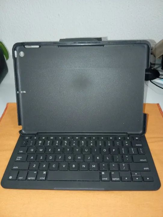TECLADO LOGITECH SLIM FOLIO para iPad 7ª, 8ª e 9ª Gerações - USADO