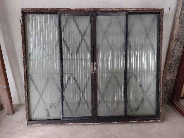 Janela de ferro antiga