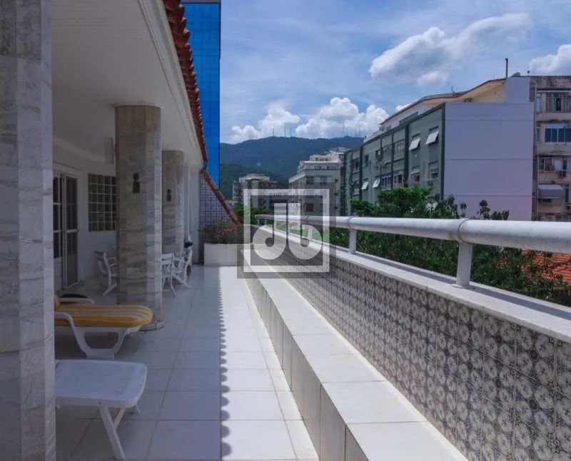 Cobertura linear, à venda Leblon, 08 quartos sendo 04 suítes