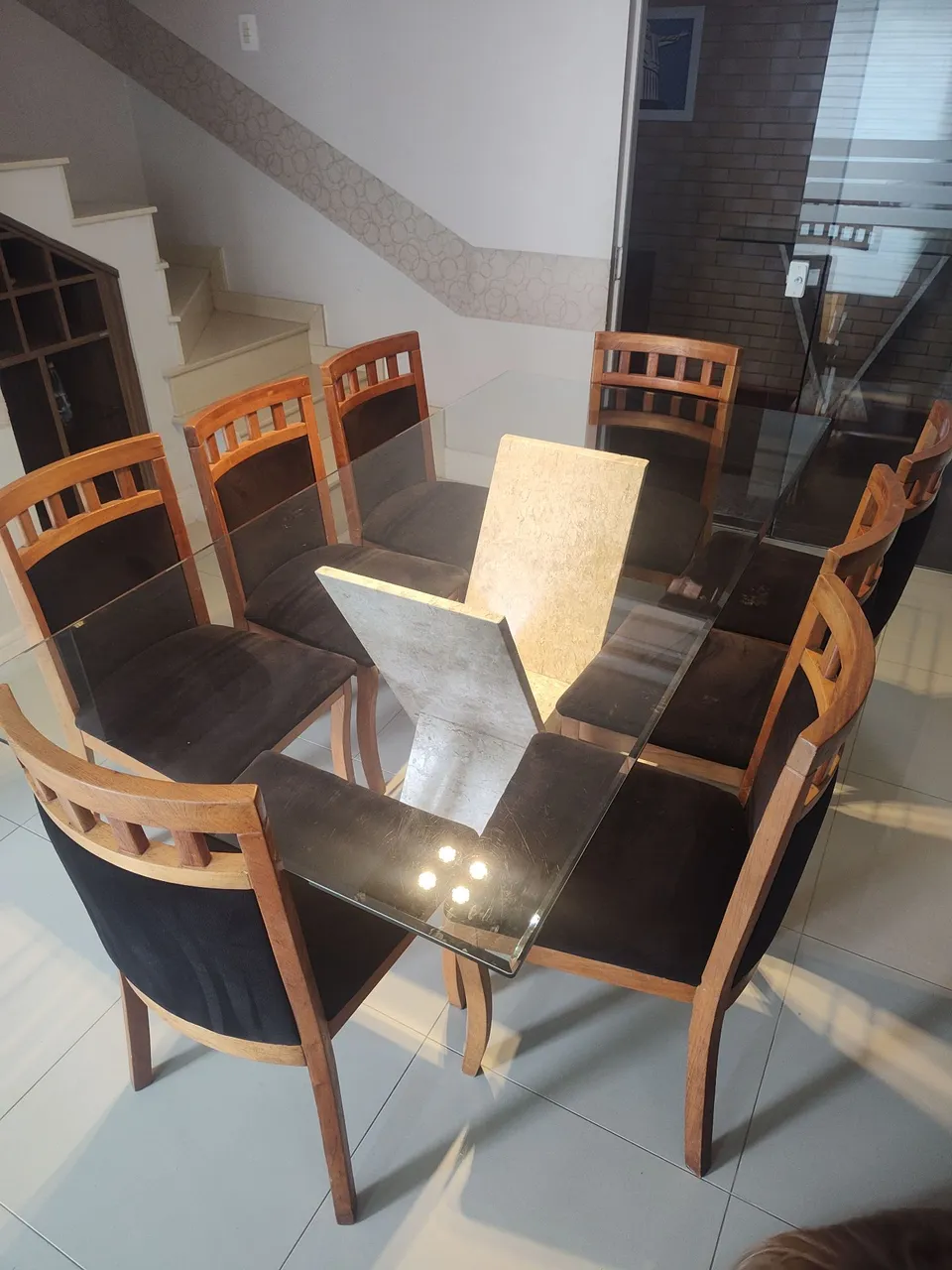 Mesa de Jantar com base em mármore travertino, tampo de vidro + 8 Cadeiras