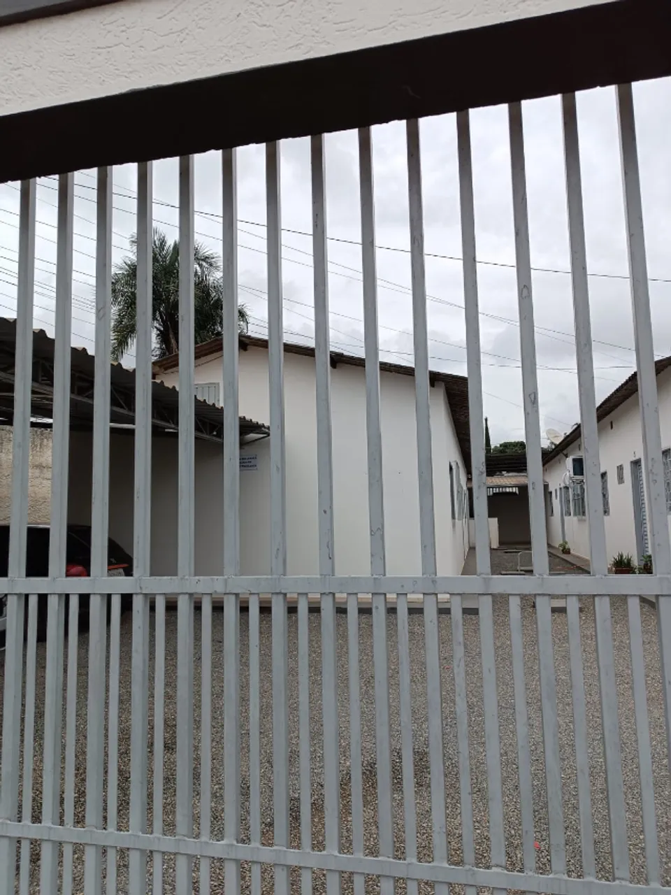 ALUGUEL KITNET EM LUZIÂNIA AOS FUNDOS DO QUARTEL DA PM