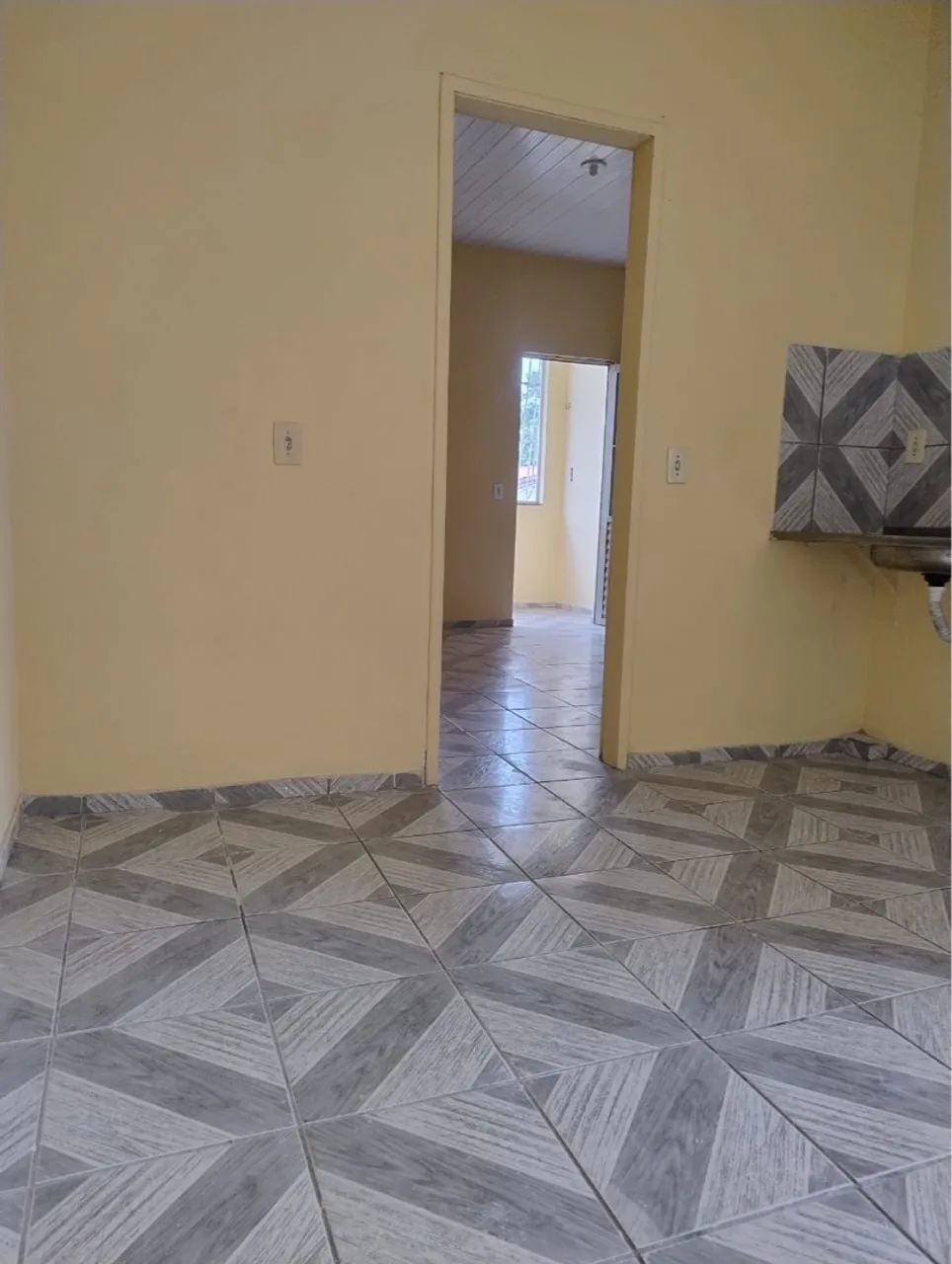Alugo apart próx à av. Silas Munguba