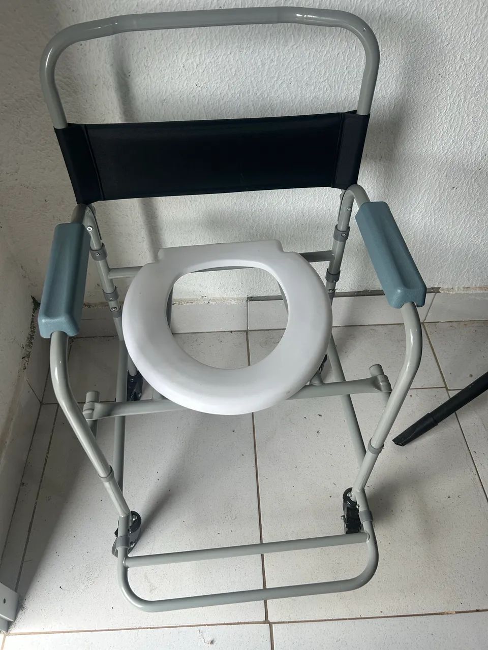 Cadeira de Banho de Rodas  - Foto 2