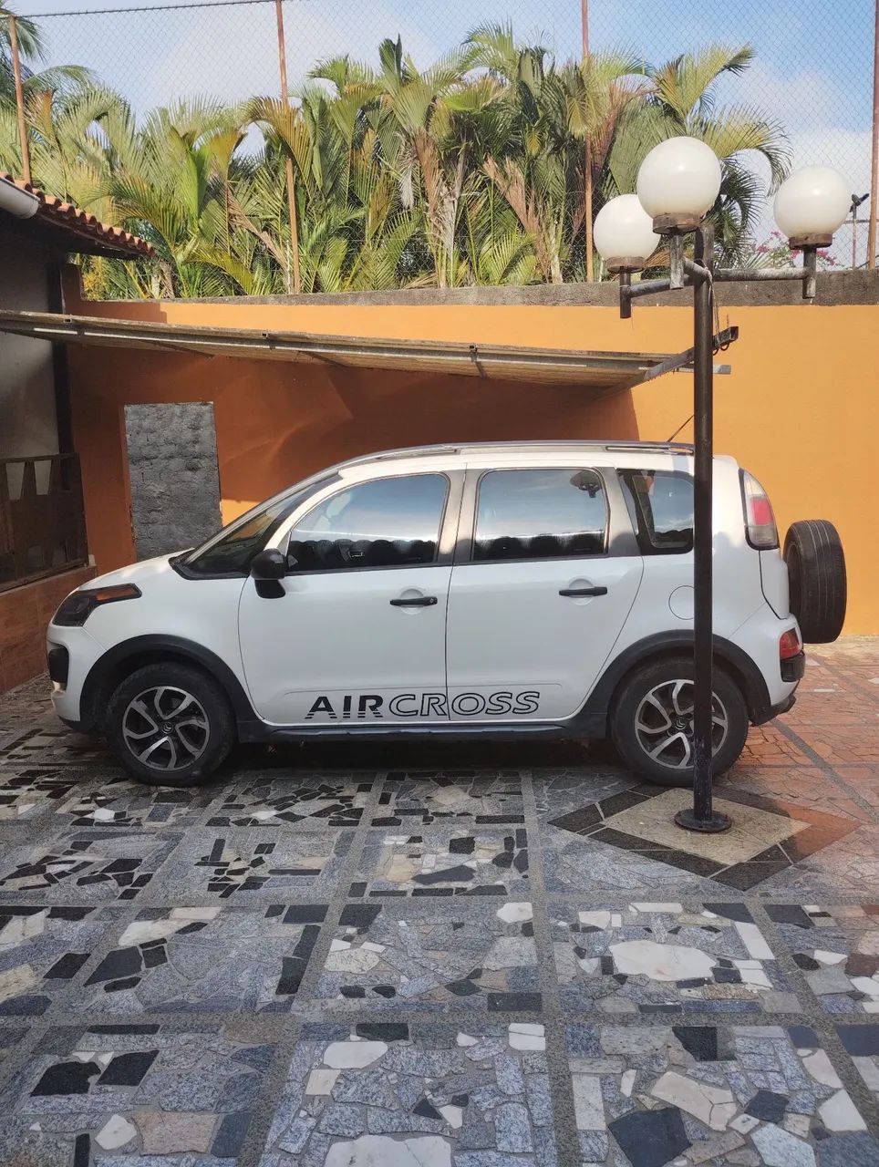Carro com excelente espaço interno  - Foto 3