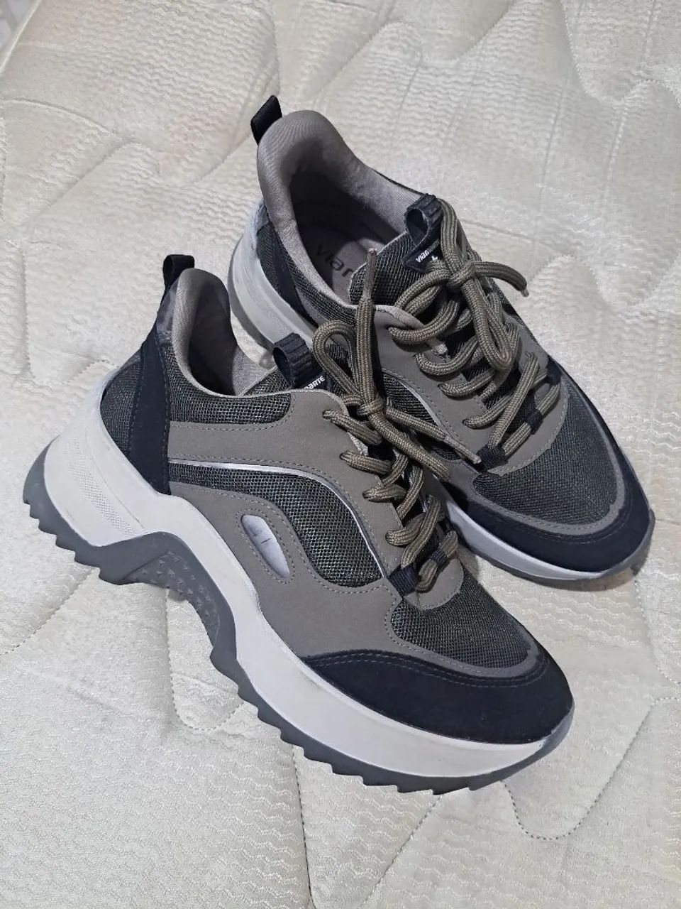 Tênis Chunky Moderno - Verde militar - Via Marte  - Foto 3