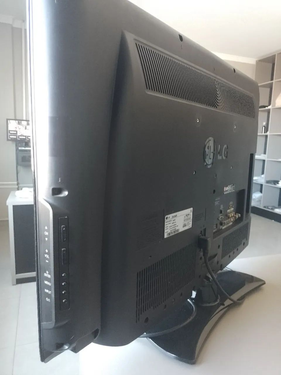 LG 32-inch TV - Full HD (Semi-New)63824076253313123