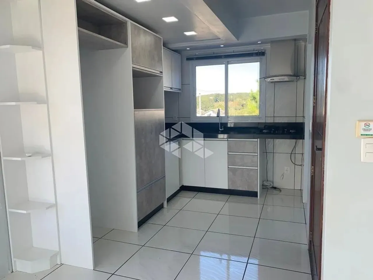 Sobrado triplex semimobiliado com 2 dormitórios no Bairro São Luiz em Caxias do Sul