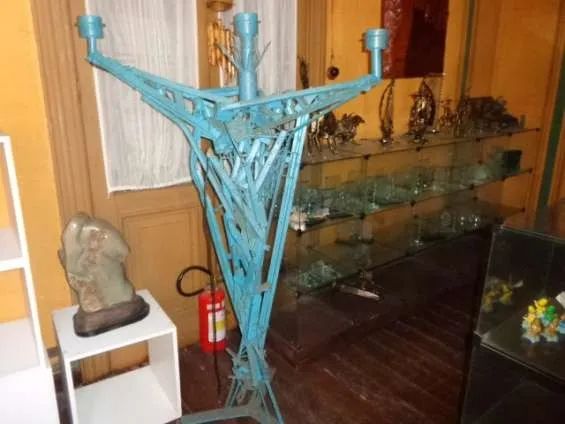 Escultura de ferro luminária decorativa com três lâmpadas