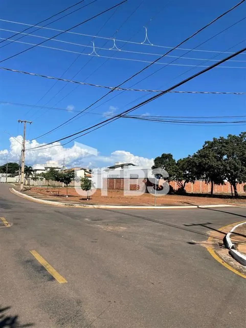 Lote comercial Esquina 407 Sul