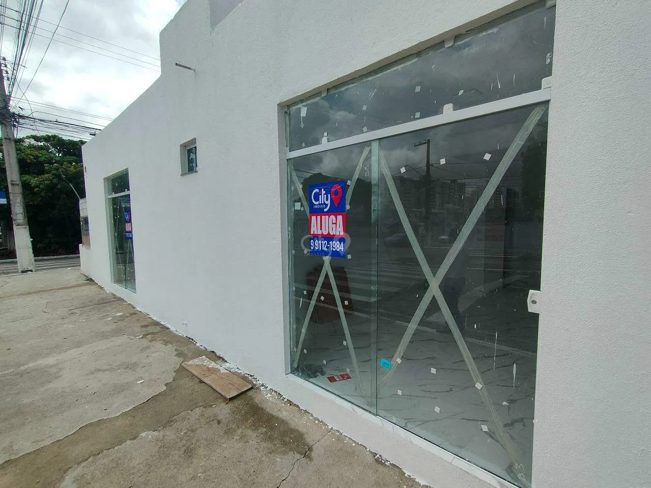Sala Comercial para Alugar no Grageru 20m² | Ótima Visibilidade