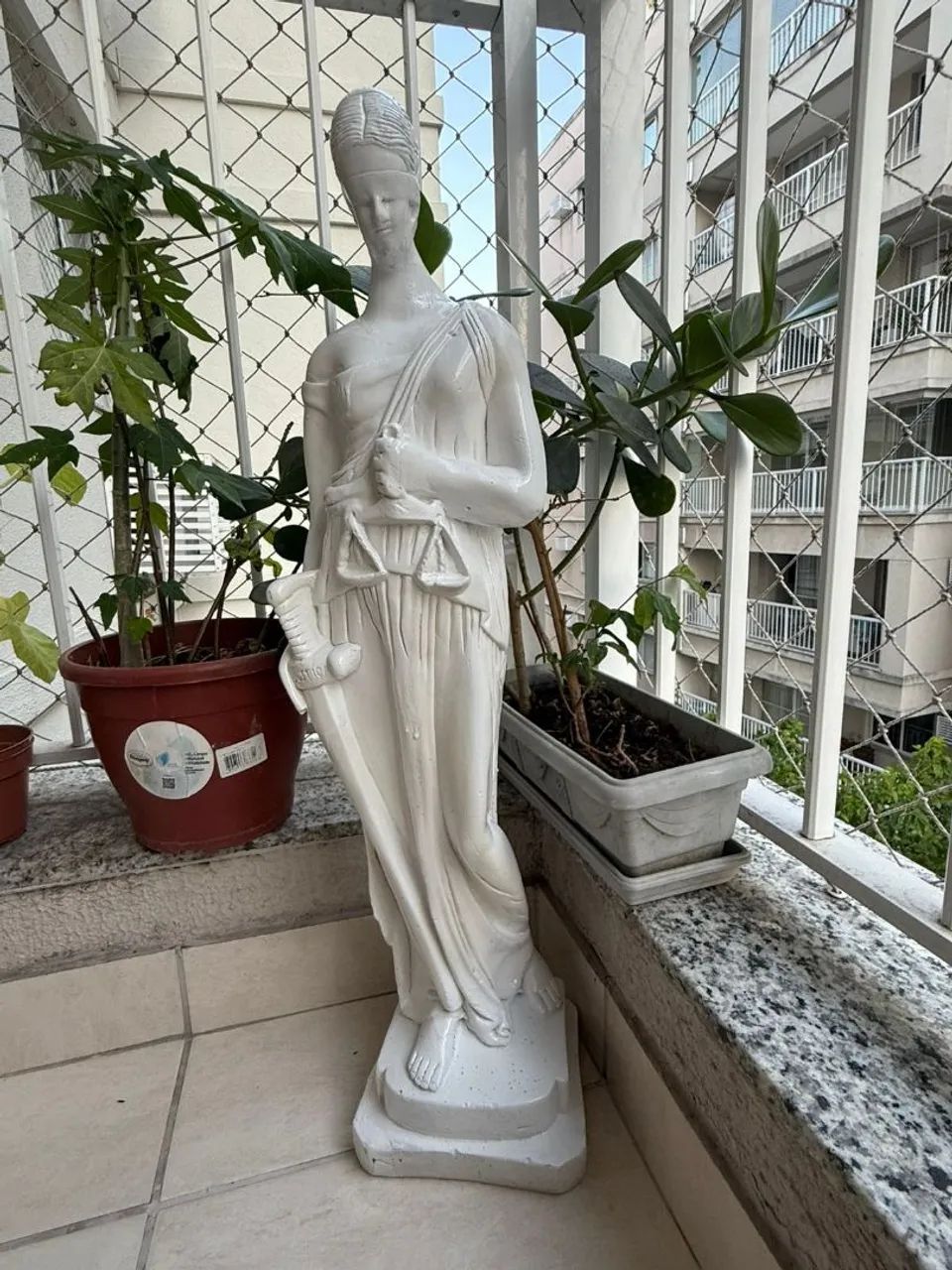 JUSTIÇA: Símbolo de Equidade e Retidão. Representação icônica da deusa romana Justitia - Foto 2