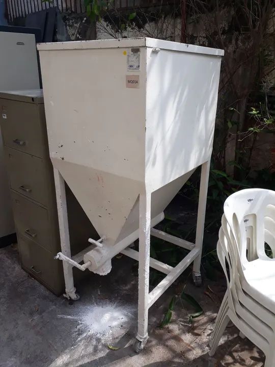 Maquina de ensacar Gesso areia e outros produtos ( com extrusor manual )