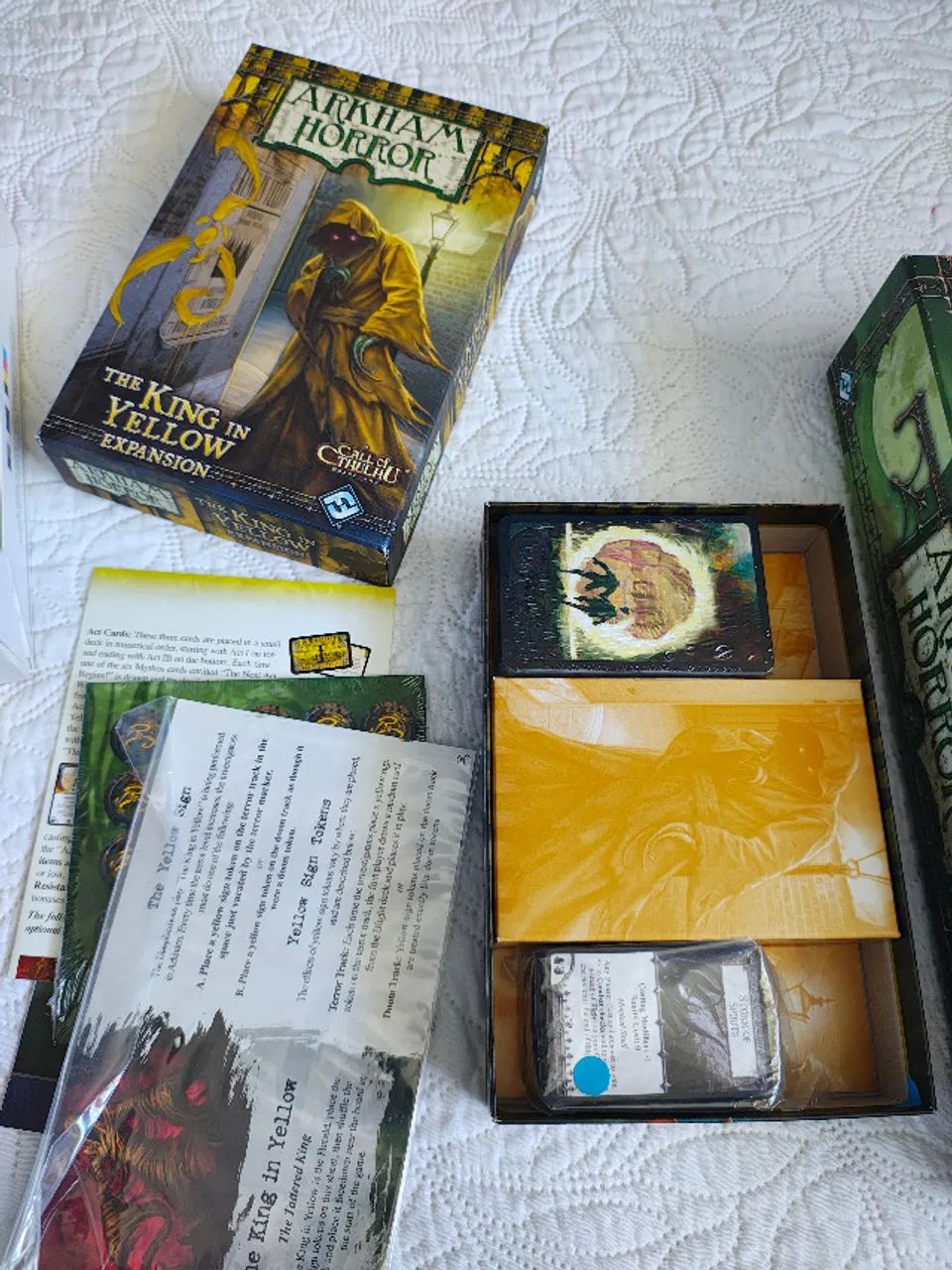 Arkham Horror 2ª Edição e Expansão The King in Yellow - Foto 5