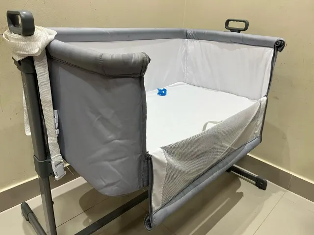 Berço tipo Moisés que acopla na cama