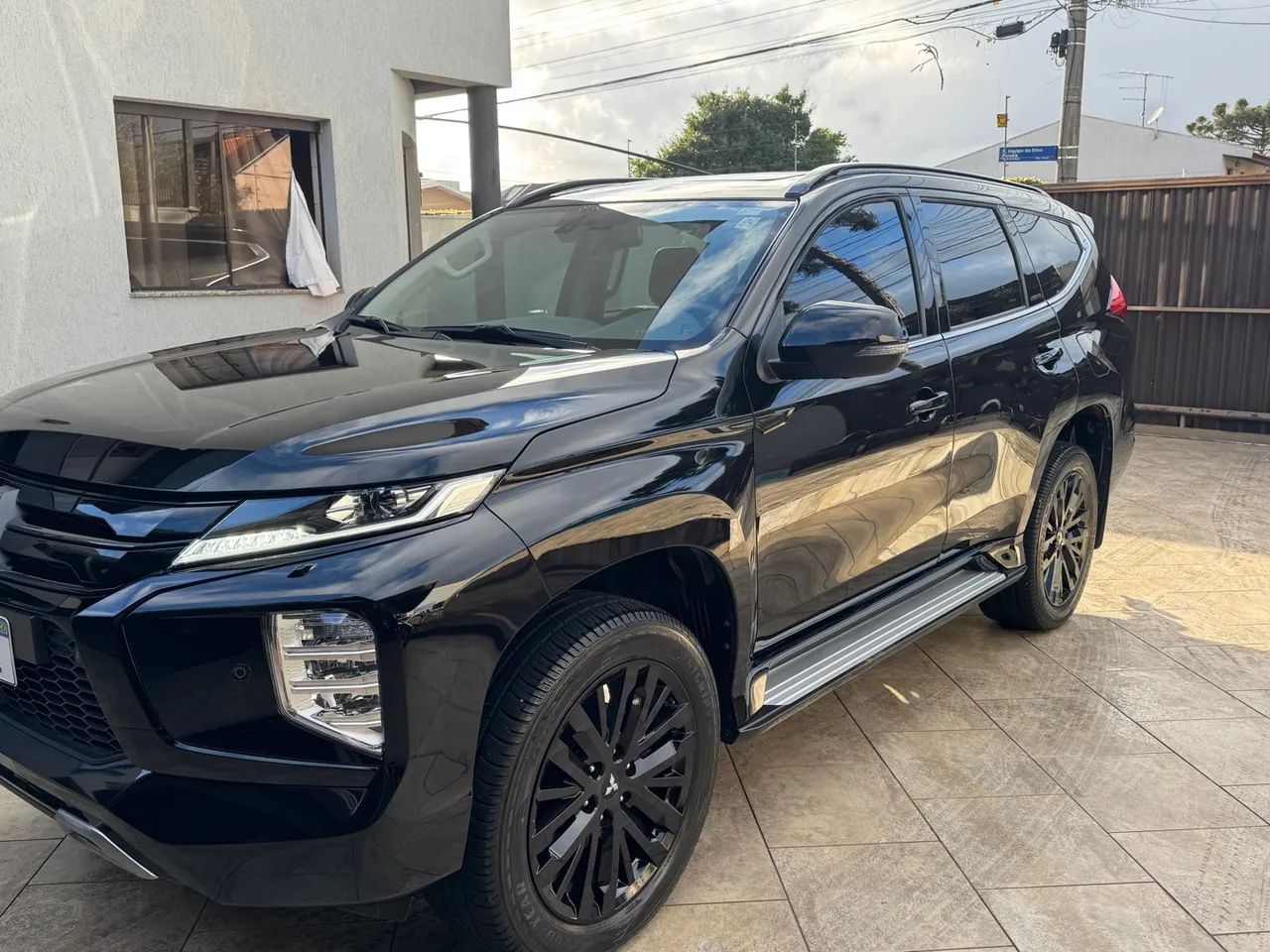PAJERO SPORT LEGEND BLACK