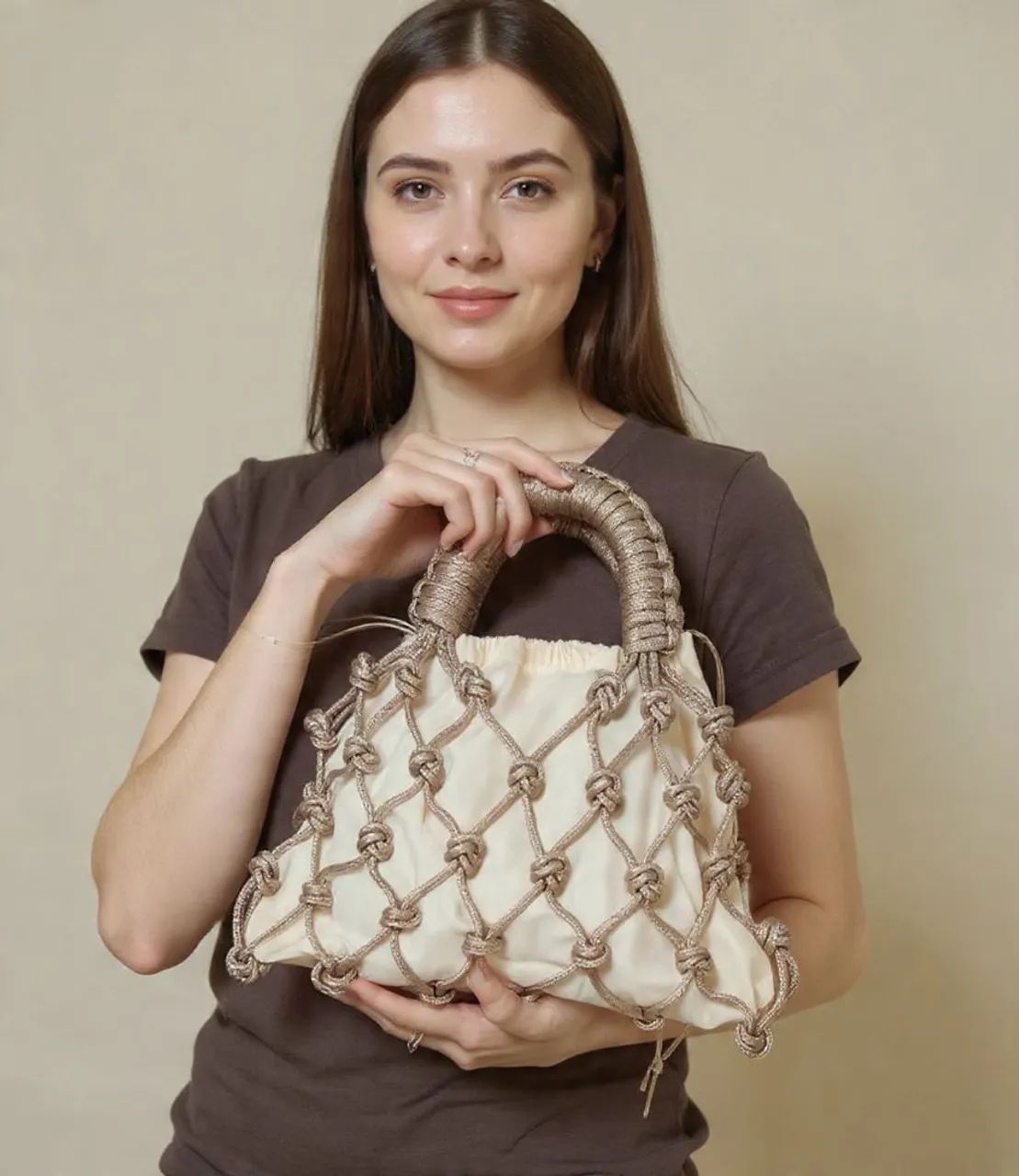 Bolsa de mão em Macramê- bege