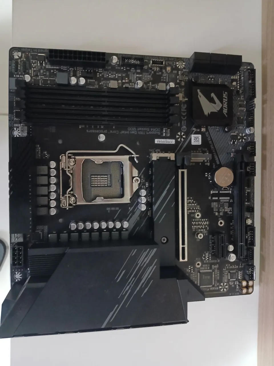 Gigabyte AORUS Elite b560m com DEFEITO!