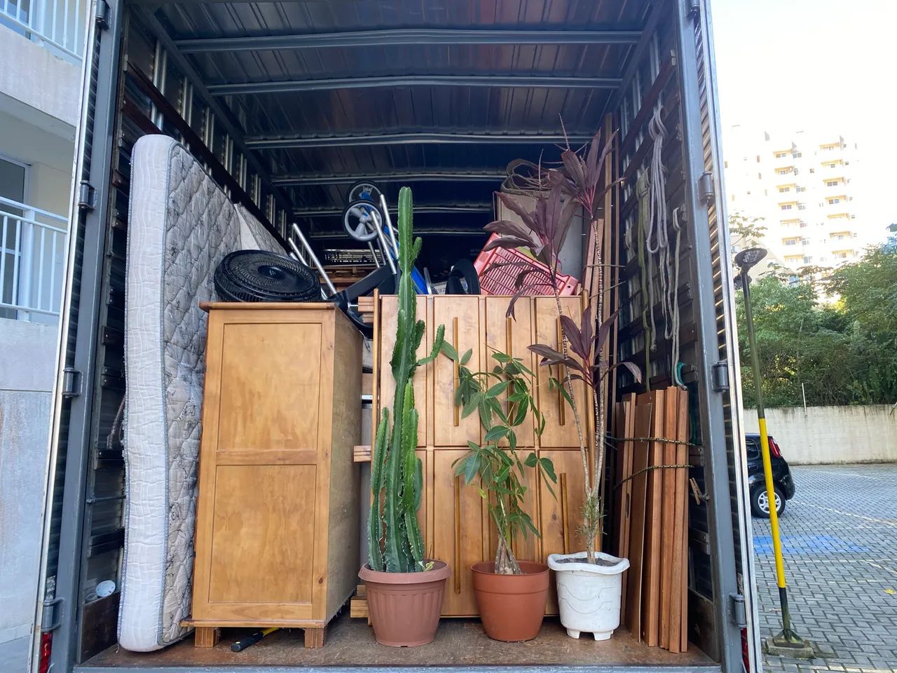 Caminhão de mudança e fretes - Foto 3