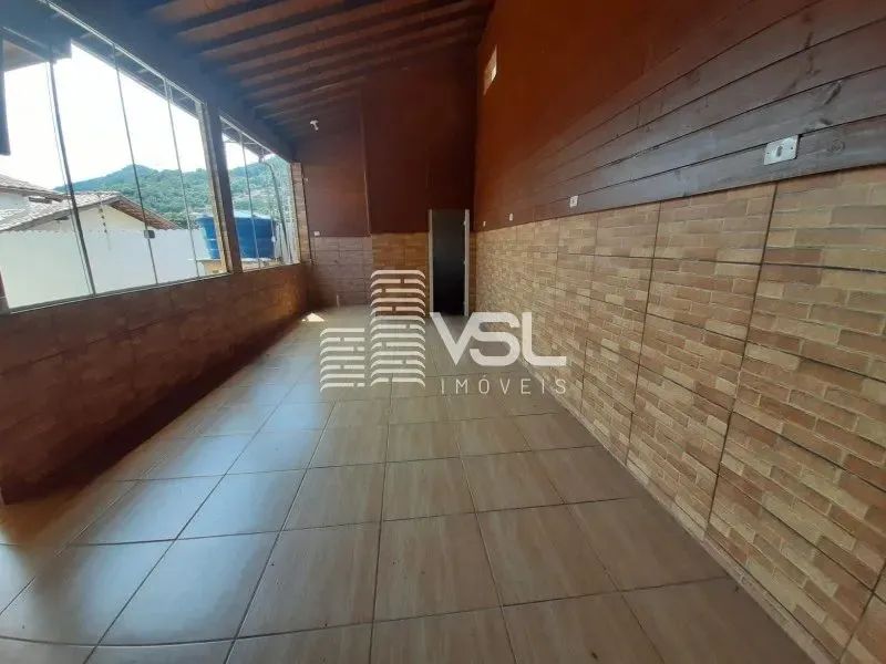 Casa 3 dormitórios sendo 1 suítes, vaga para 4 carros cobertos, escritura pública - Foto 2