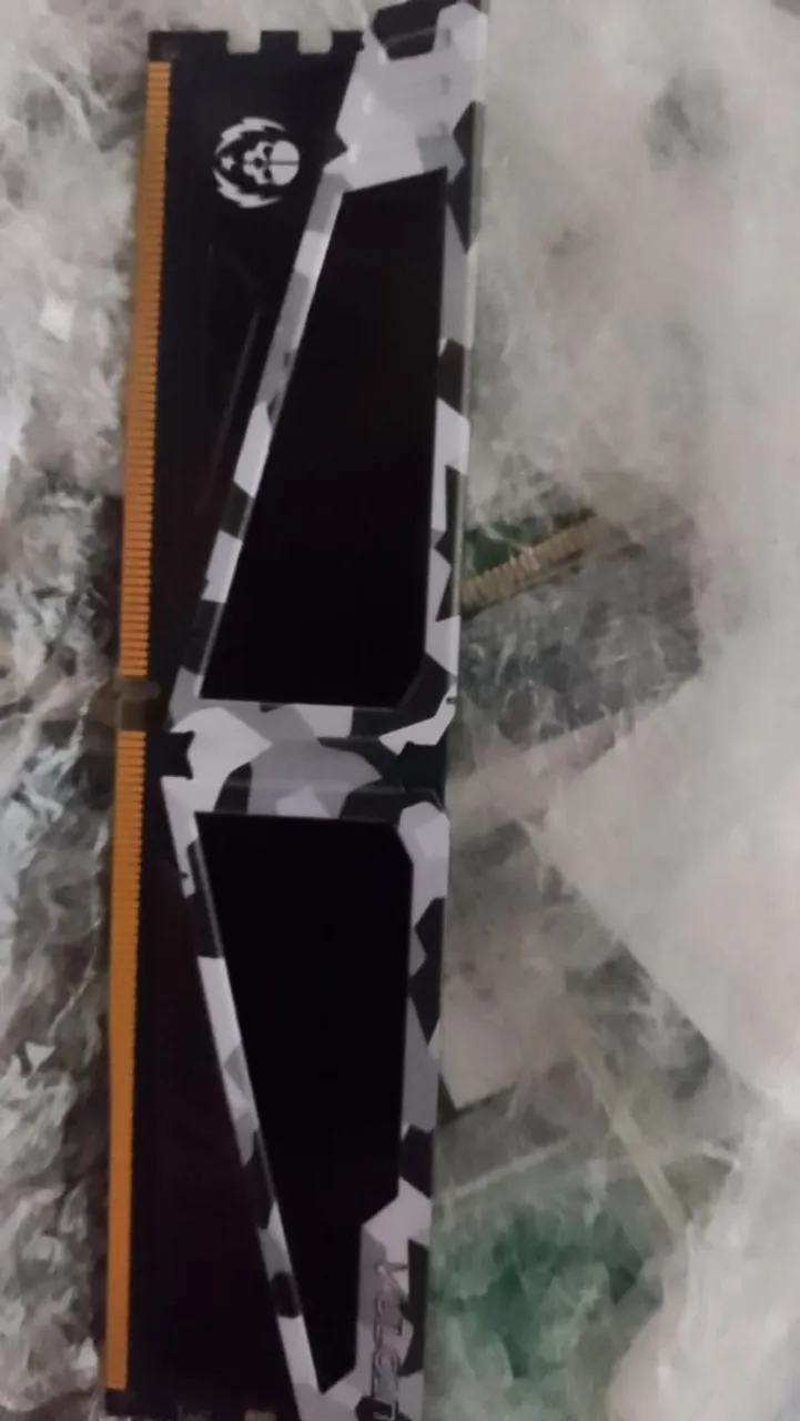 Memória DDR4 8 GB T force Vulcan 3200 Mhz 