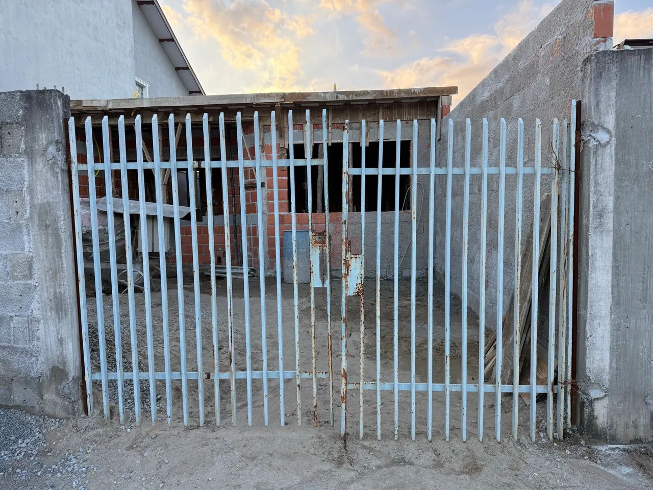 Portão 2,90 comprimento x 2.00 altura