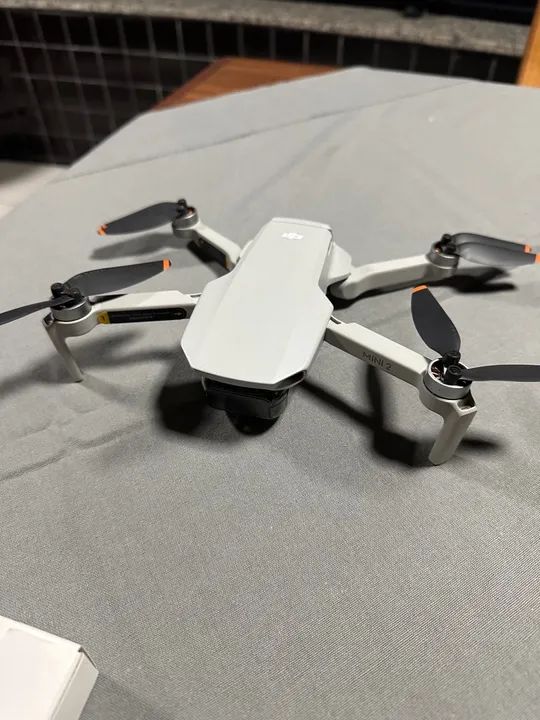 Drone DJI Mini 2 SE + Kit Fly More (3 baterias) - Compacto e Potente, Ótimo Estado!