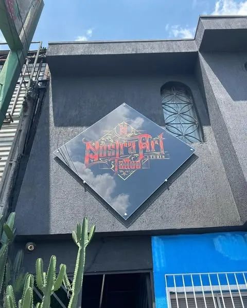 FACHADA EM PLACA DE VIDRO COM PROLONGADOR - Foto 2