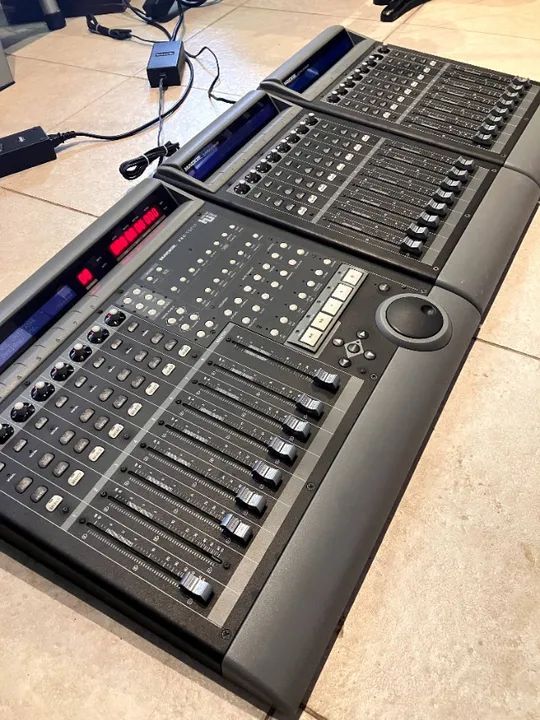 Controladora Mackie Control Universal - Cubase, Pro Tools, Logic, Nuendo - com extender - Foto 5