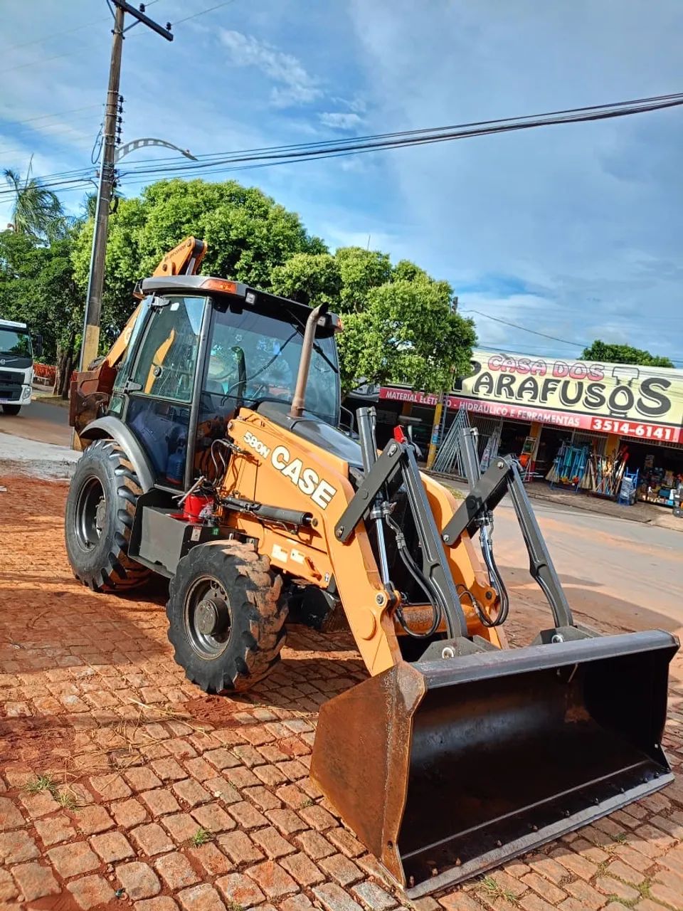 Retroescavadeira Case 580 