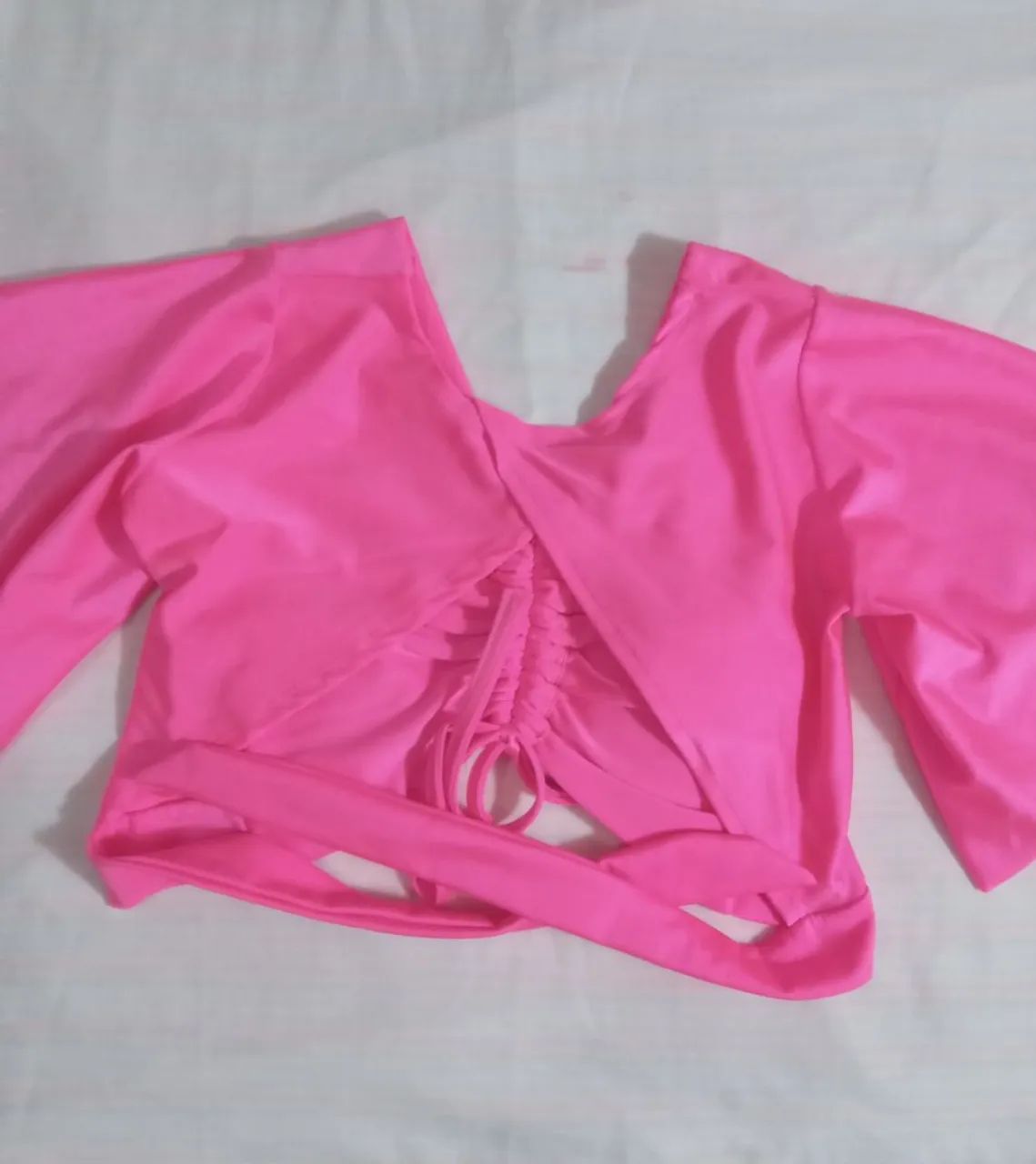 Blusa cropped rosa com mangas flare - Foto 4