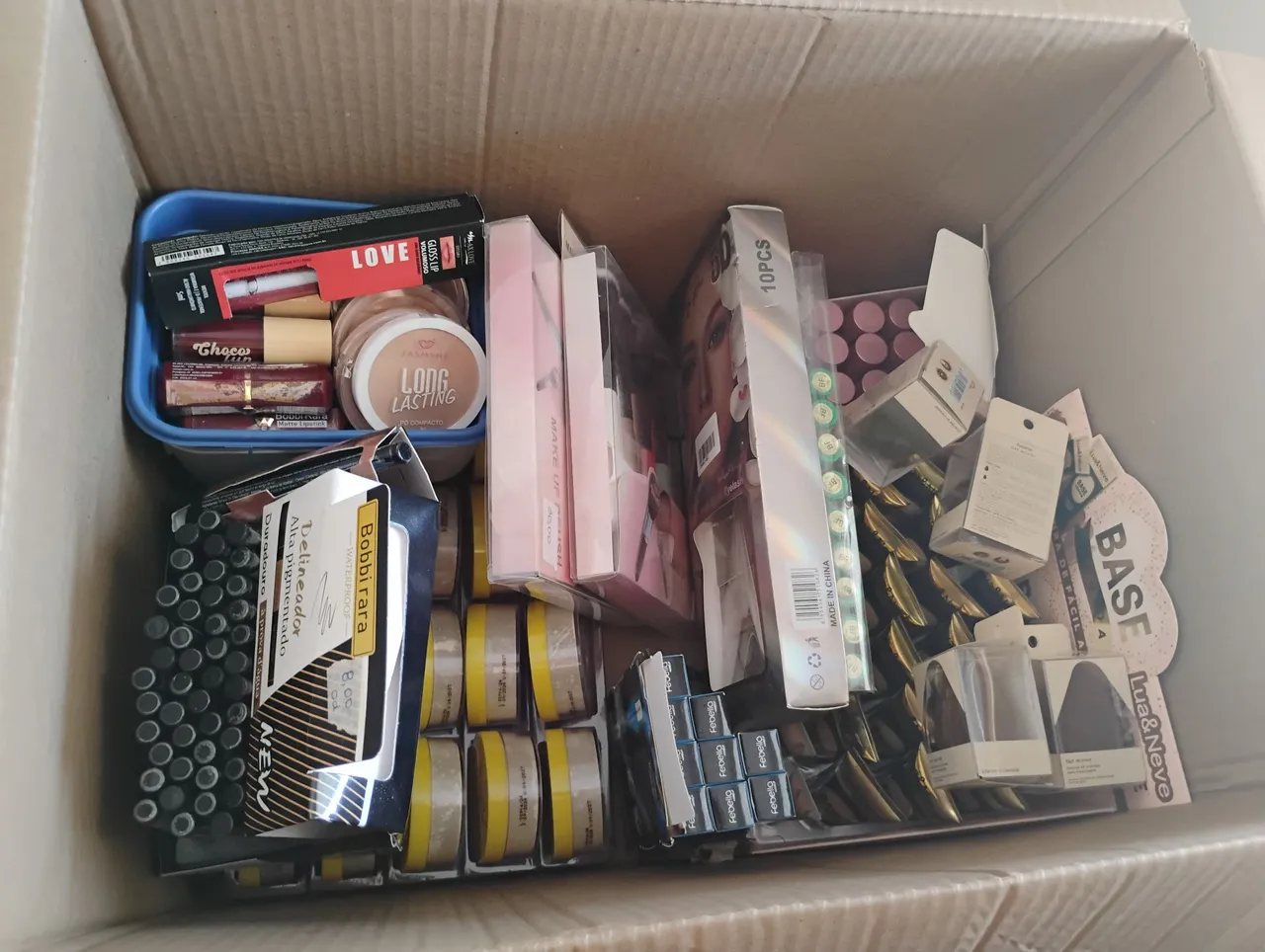 Kit de Maquiagem Completo com diversos produtos