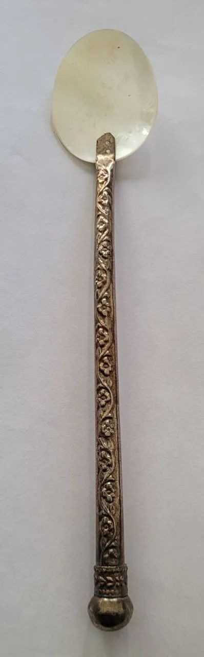 Colher de Madrepérola Antiga com Detalhes em Metal - Foto 3