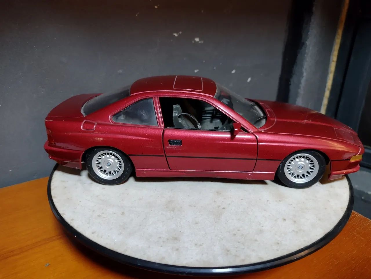 BMW 850 i Maisto 1/18  - Foto 2
