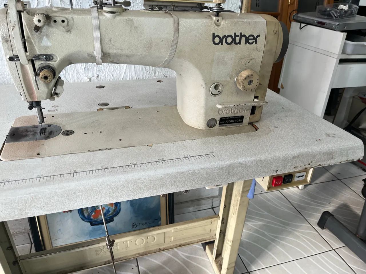 máquina de costura industrial Brother usada mod S 7200C 405 - Foto 4