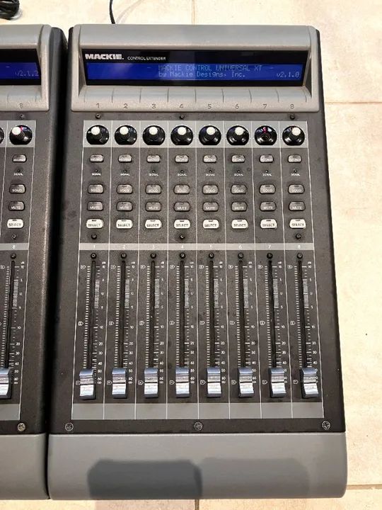 Controladora Mackie Control Universal - Cubase, Pro Tools, Logic, Nuendo - com extender - Foto 3