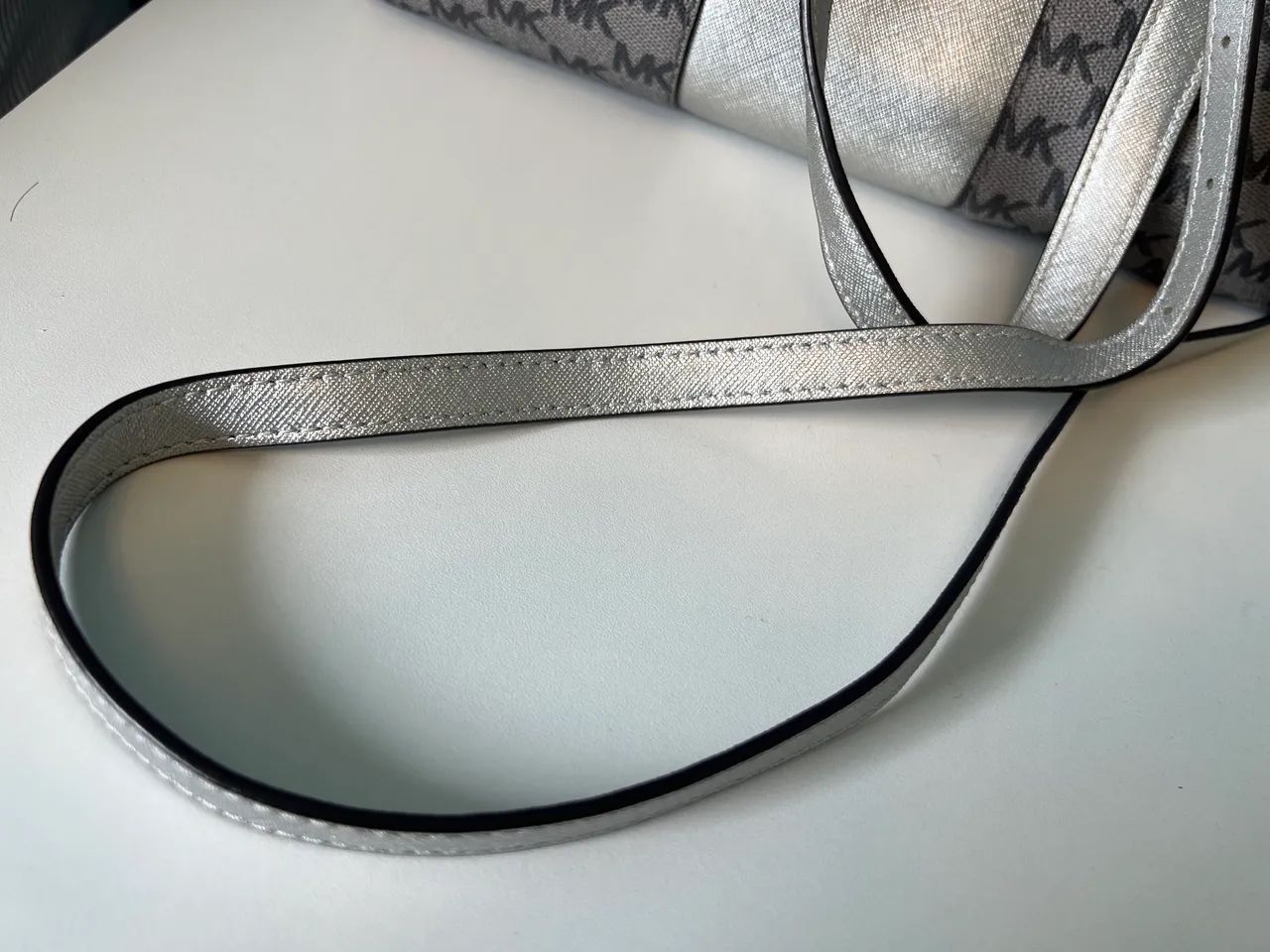 Bolsa Michael kors cinza  - Foto 2
