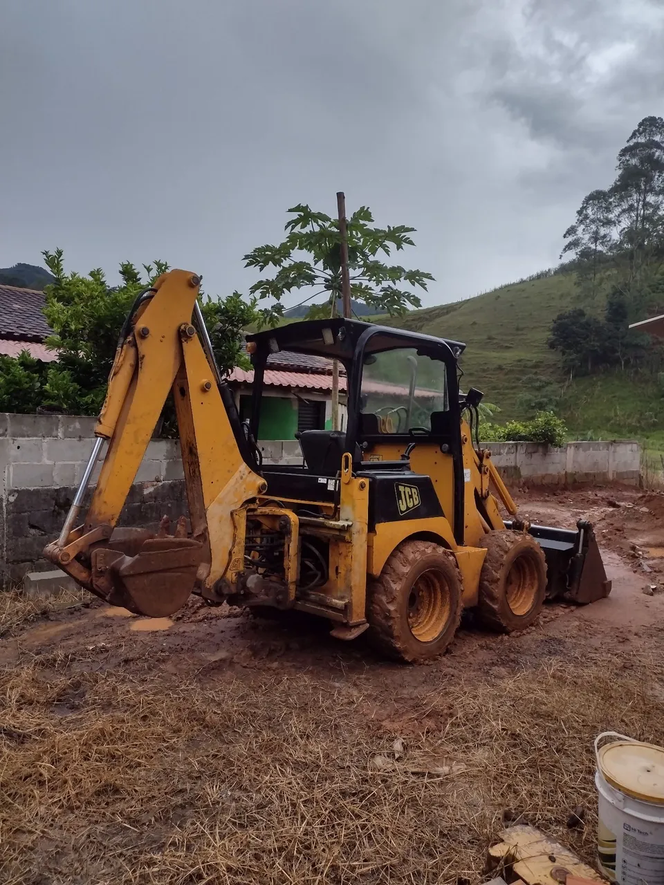 Mini retroescavadeira JCB