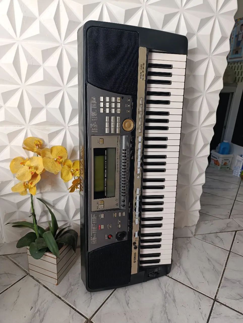 Teclado Yamaha PSR-640 já progamado 40 ritmos atuais na memória 