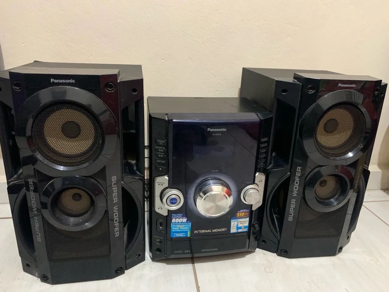Mini System Panasonic SA-AKX50 - 600W RMS de Potência com Super Woofer e Memória Interna