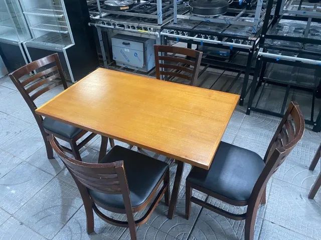 Mesa para restaurante com 4 cadeiras 