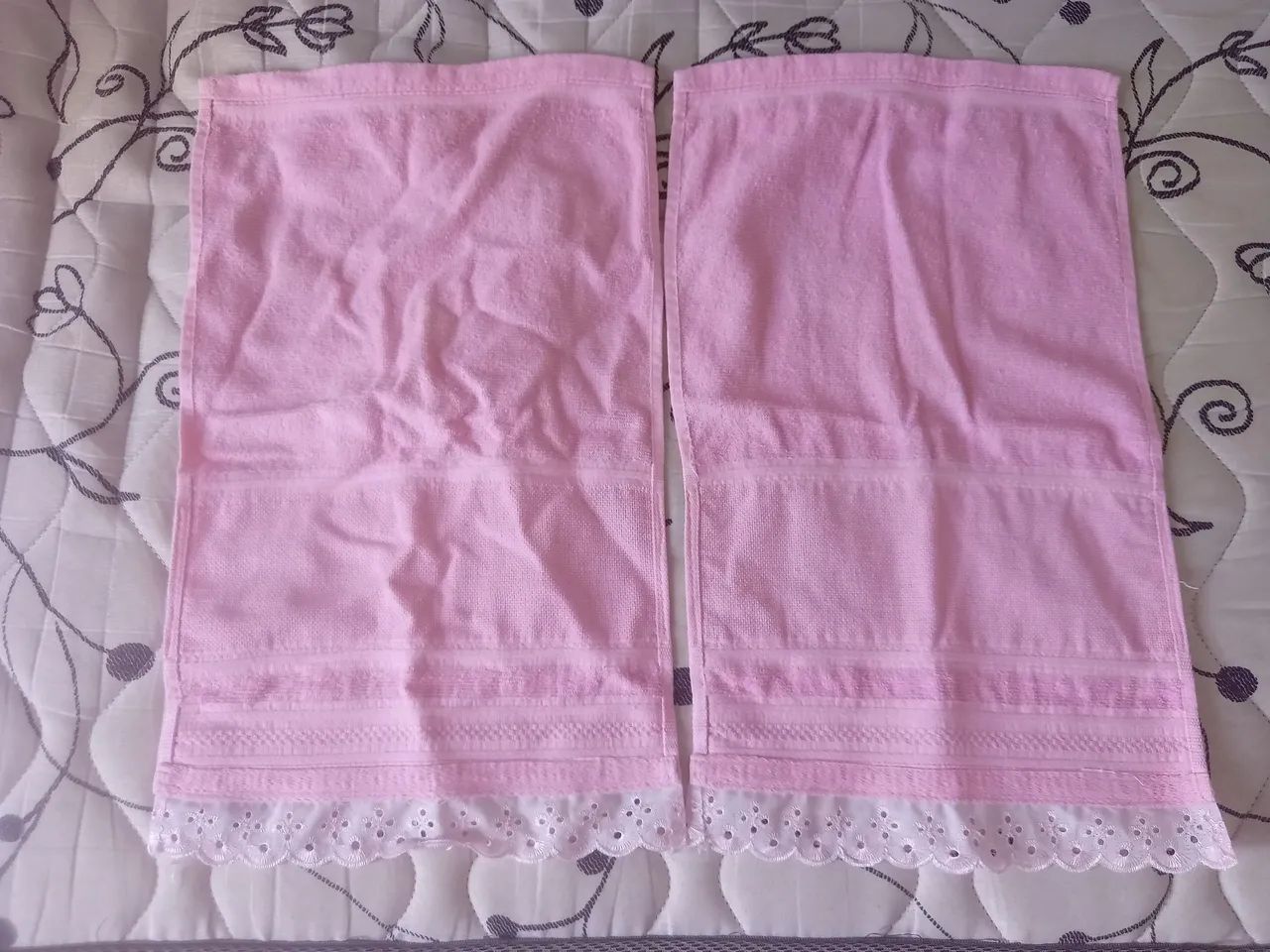 Toalhas de Mão Rosa com Detalhes Delicados - Foto 2