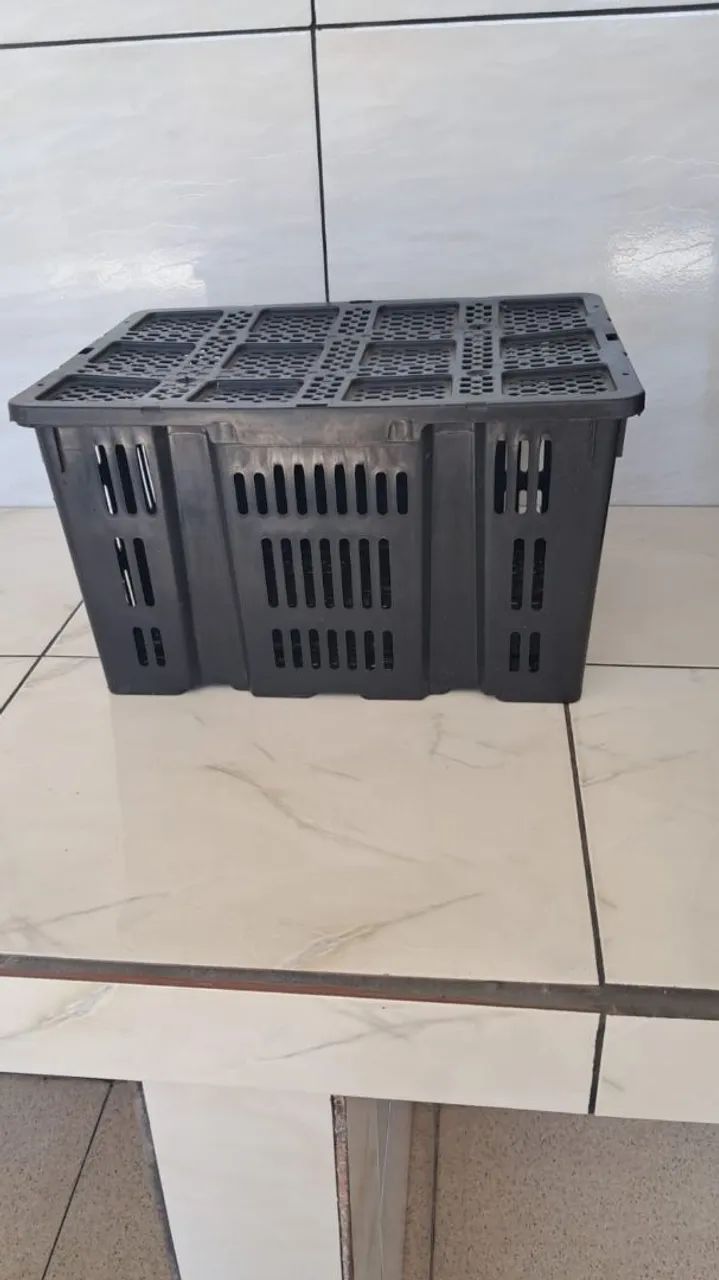 Caixas com tampas para guardar mantimentos, organização e decoração..