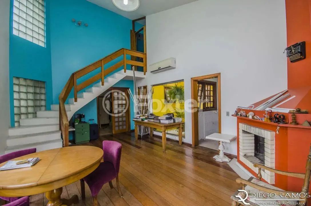 Casa à venda Rua Roque Calage, Passo da Areia - Porto Alegre