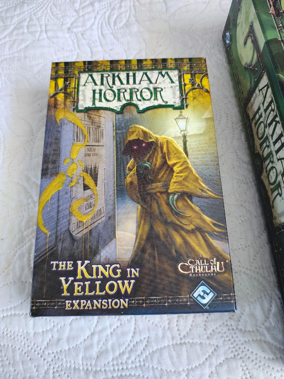 Arkham Horror 2ª Edição e Expansão The King in Yellow - Foto 4