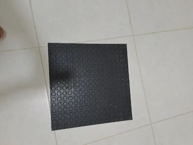 Vendo placas de borracha tipo piso de carro quadrada 50x50cm - Foto 2