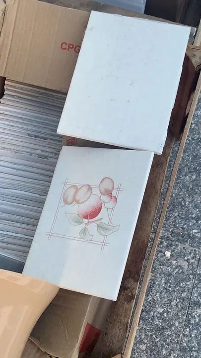 Revestimento Cerâmico - Azulejo Claro - Desenho de Frutas -  modelo antigo - POA/RS - Foto 3