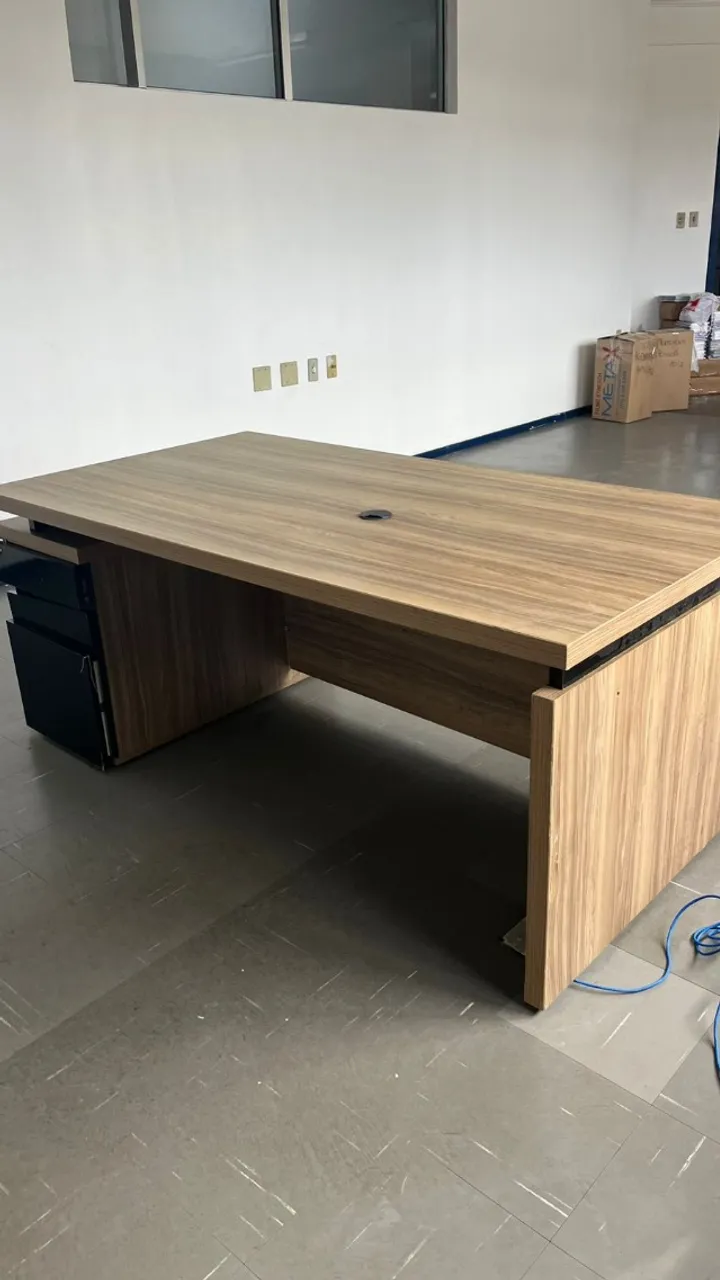 Mesa diretor preta com freijo 170 x 950