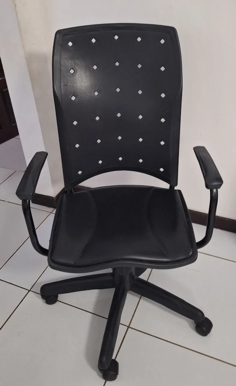 Cadeira de Escritório Preta com Rodinhas