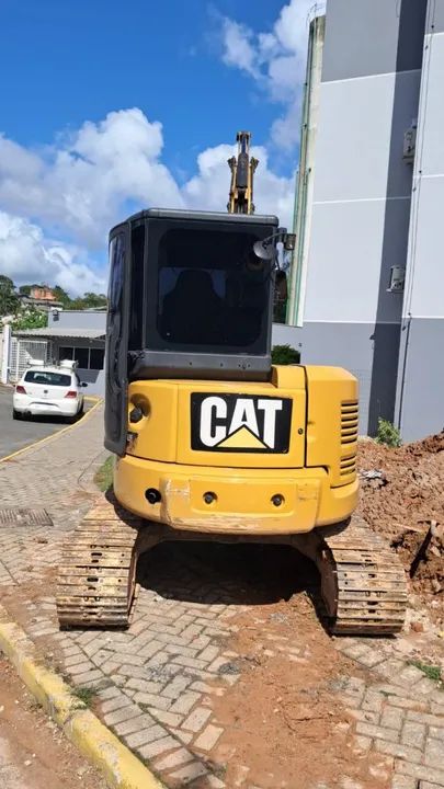Mini escavadeira Caterpillar, perfeita para pequenos trabalhos! - Foto 3